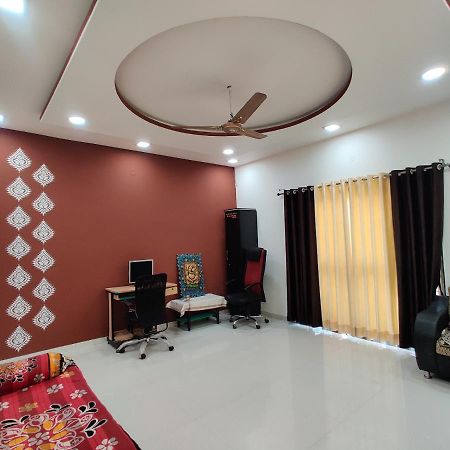Rajlakshmi Niwas Apartment Solapur Phòng bức ảnh