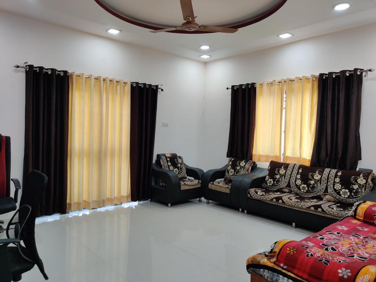 Rajlakshmi Niwas Apartment Solapur Phòng bức ảnh