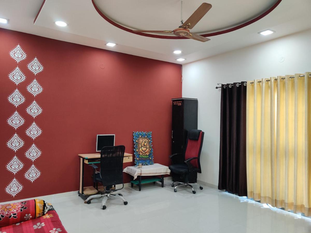 Rajlakshmi Niwas Apartment Solapur Phòng bức ảnh